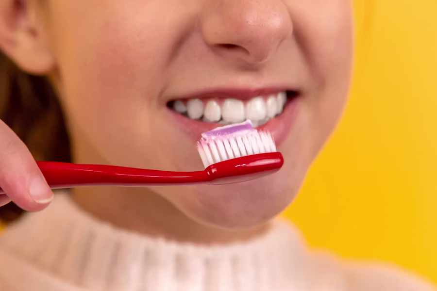 Pulizia professionale dei denti in studio — Studio Dentistico Dr. Bedini